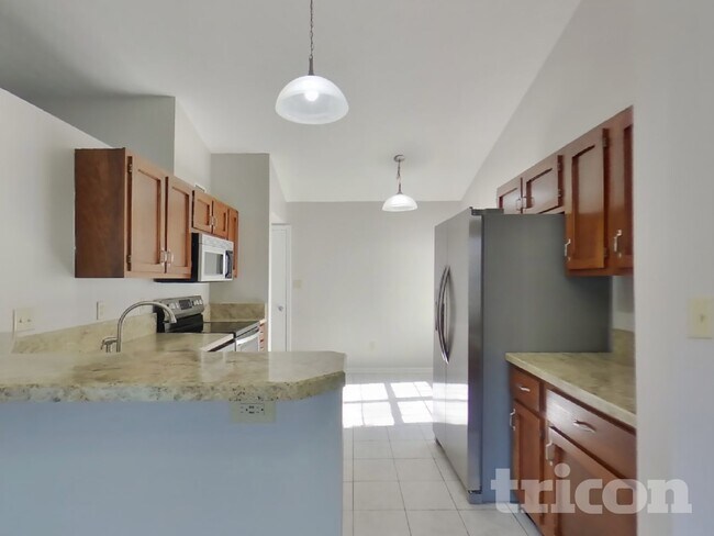 Building Photo - 6044 McClellan Ct