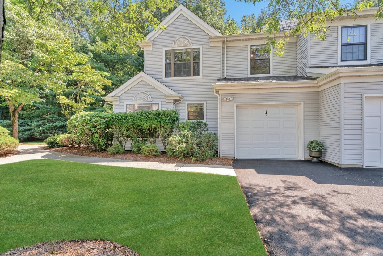 141 Day Ct, Mahwah, NJ 07430 Townhome Rentals in Mahwah NJ