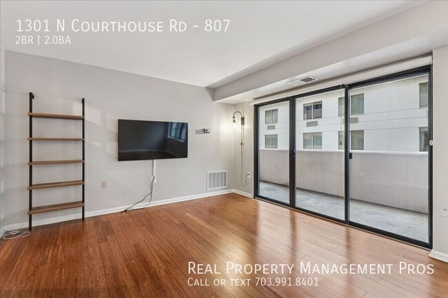 Building Photo - 1301 N Courthouse Rd