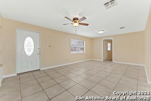 Building Photo - 3323 W Woodlawn Ave