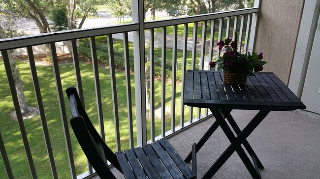 Foto del edificio - Beautiful 2/2 Relaxing Courtyard Balcony V...