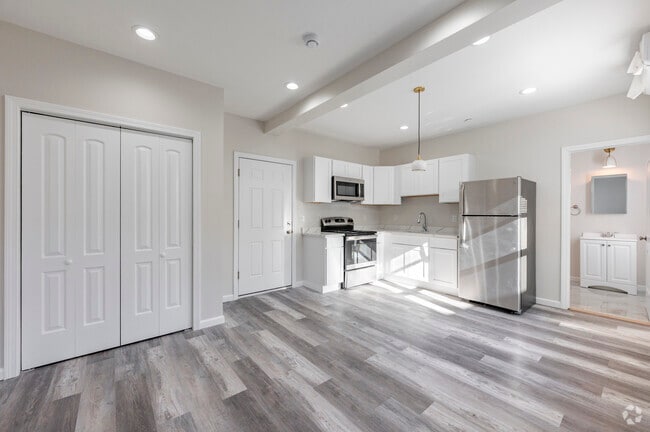 27-39 Main St - Unidad 15 - Estudio con espacio adicional - Cocina y sala de estar - 23-39 Main St