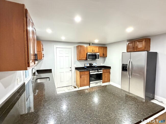 Building Photo - 184 Park St