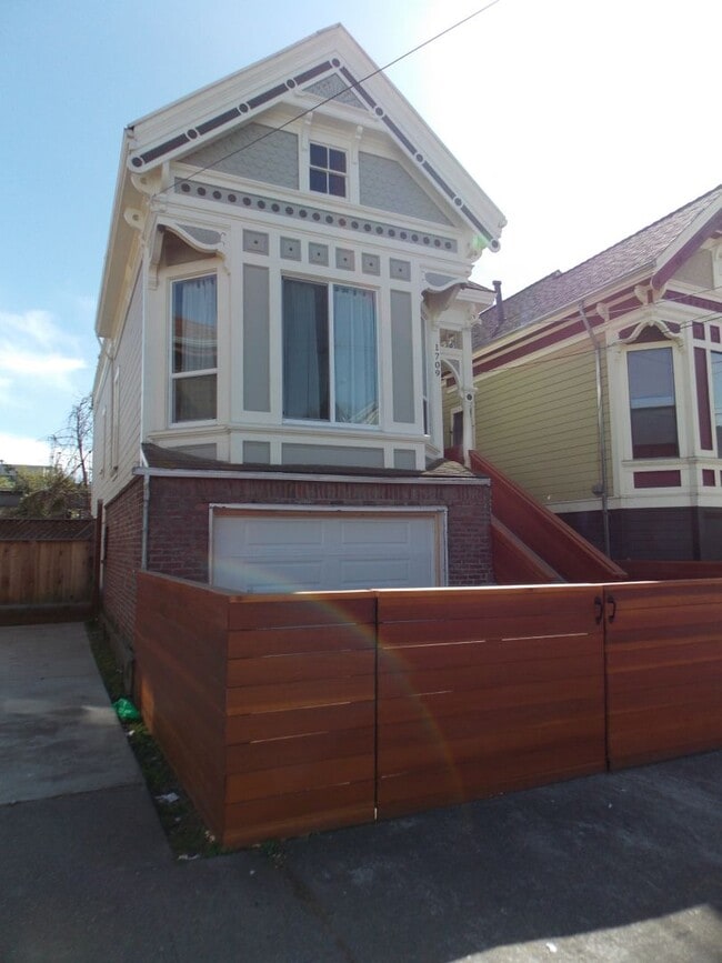 Building Photo - 1709 Goss St