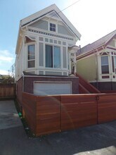 Building Photo - 1709 Goss St