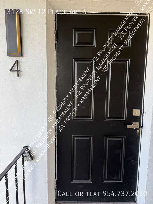 Foto del edificio - 3128 SW 12th Pl