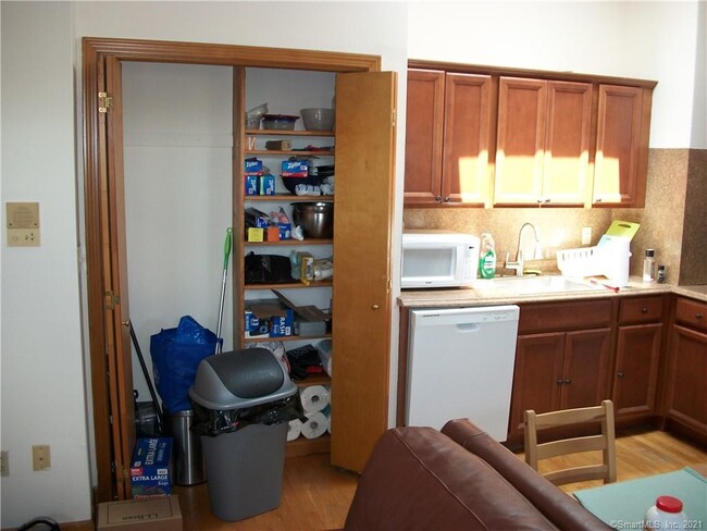 Building Photo - 208 Wooster St