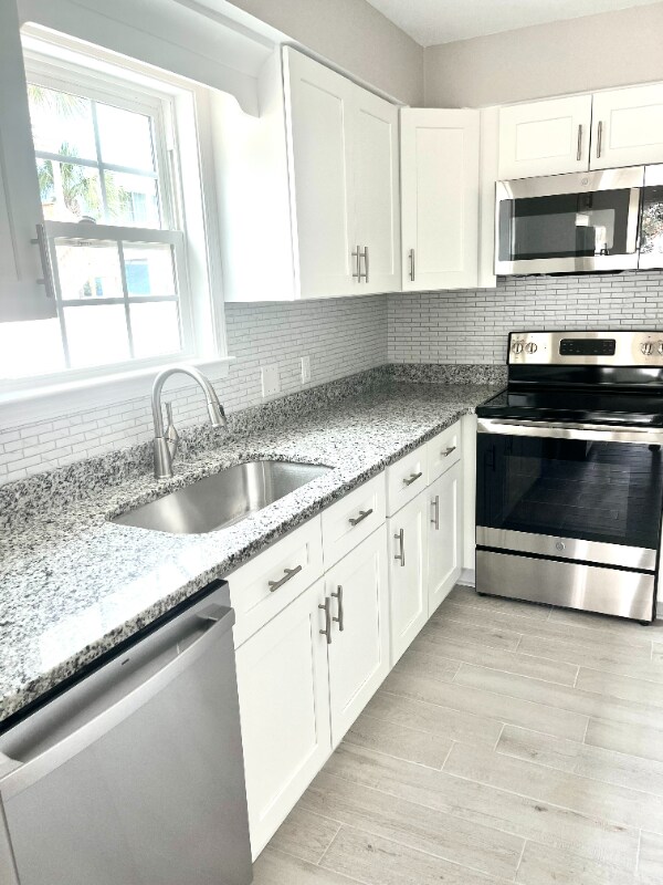 Building Photo - 213 15th Ave S