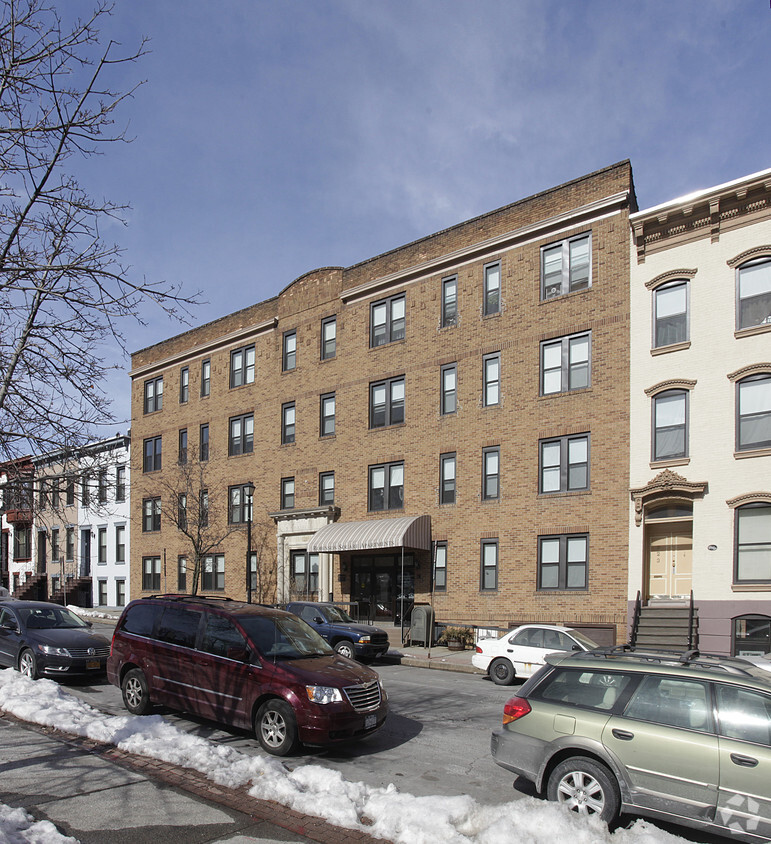 Primary Photo - Robinson Square Apartments