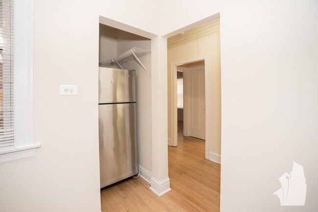 Building Photo - 5208 N Leavitt St