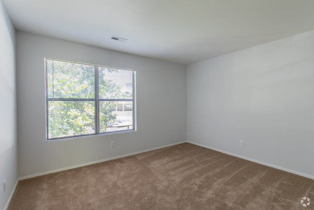 1BR, 1BA - 708 SF - Lago Vista