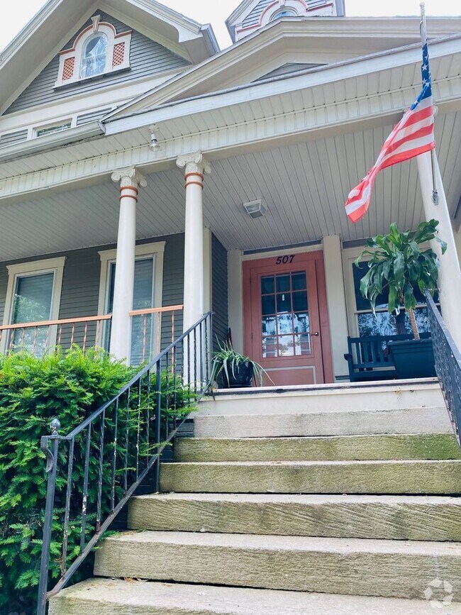 Building Photo - 507 2nd St