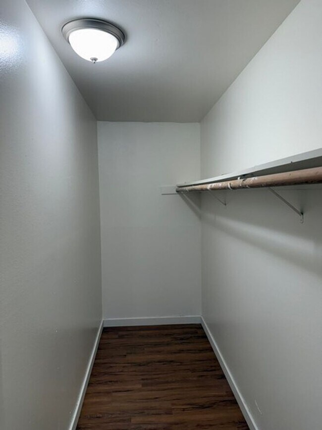 Building Photo - 3 bedroom, 2 Bath with a garage