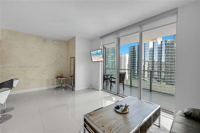Building Photo - 1300 Brickell Bay Dr