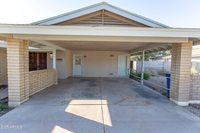 Building Photo - 704 E La Jolla Dr