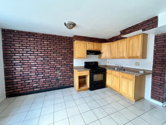 Building Photo - 3 bedroom 1 bath house
