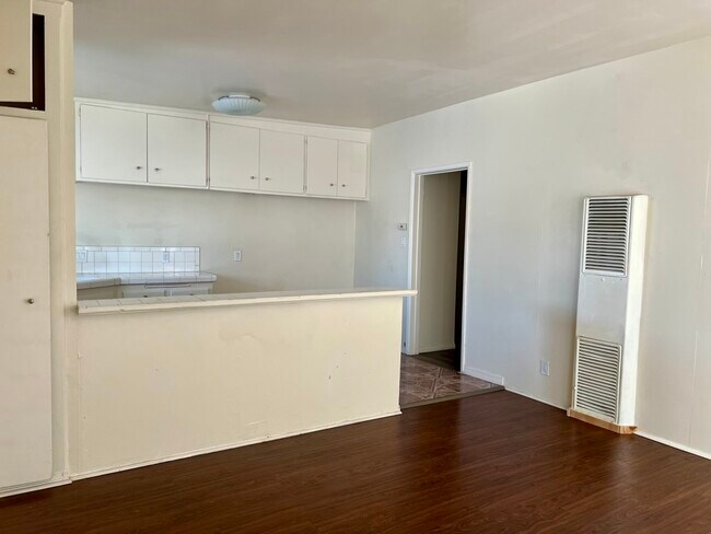Foto del edificio - 1805 W 83rd St