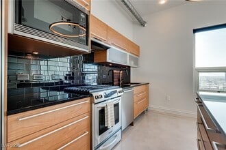 Building Photo - 200 Hoover Ave