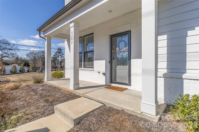 Foto del edificio - 4202 Alexander Vw Dr