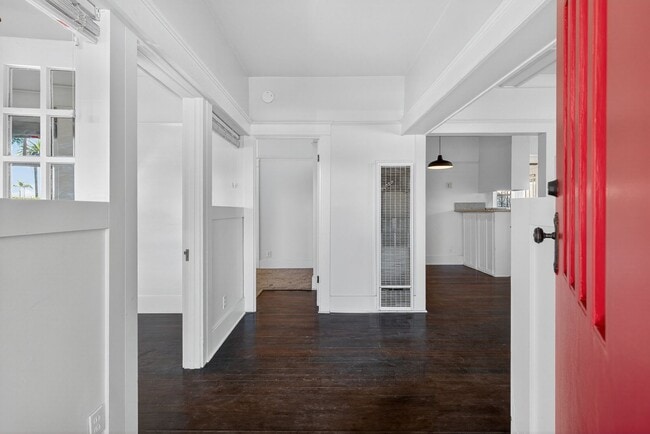 Building Photo - 521 Olive Ave