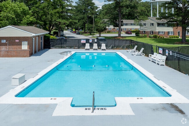 Pool - Cardinal Village Apartments