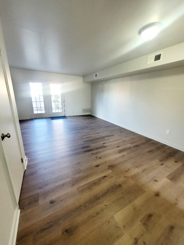 Building Photo - 2 Bainbridge Ave