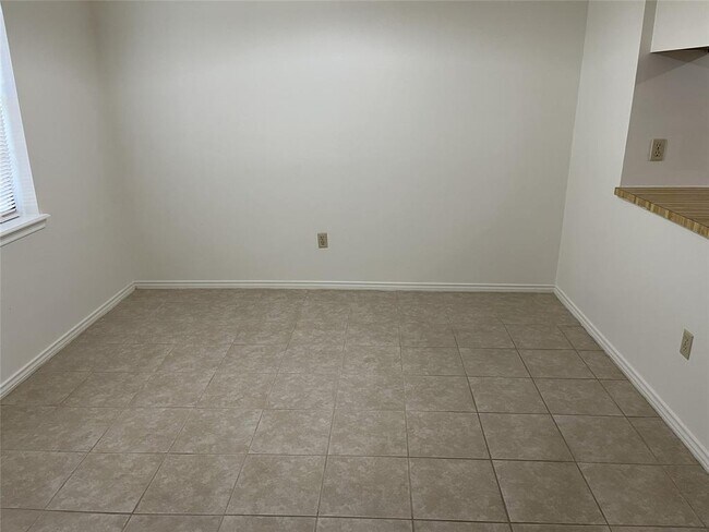 Building Photo - 26 Summer Crest Cir
