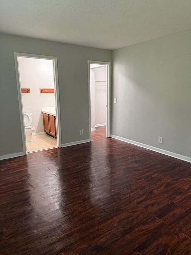 Foto del edificio - a newly updated single-family home located in a nice neighborhood of Indianapolis.