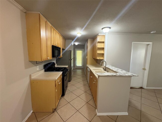Building Photo - 704 Osage Dr