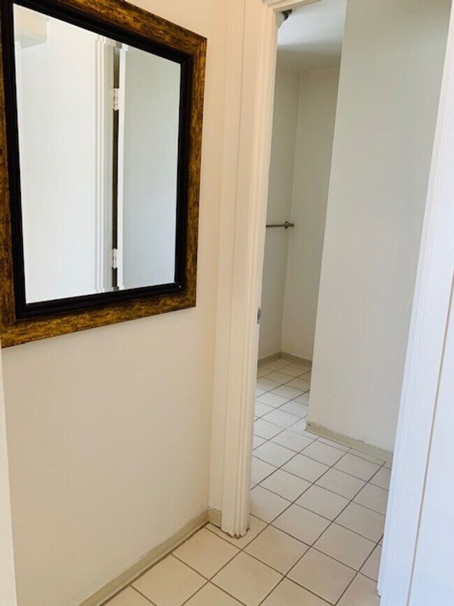 Foto del edificio - $1,200.00–Studio with Lanai, 1 Bath, kitch...