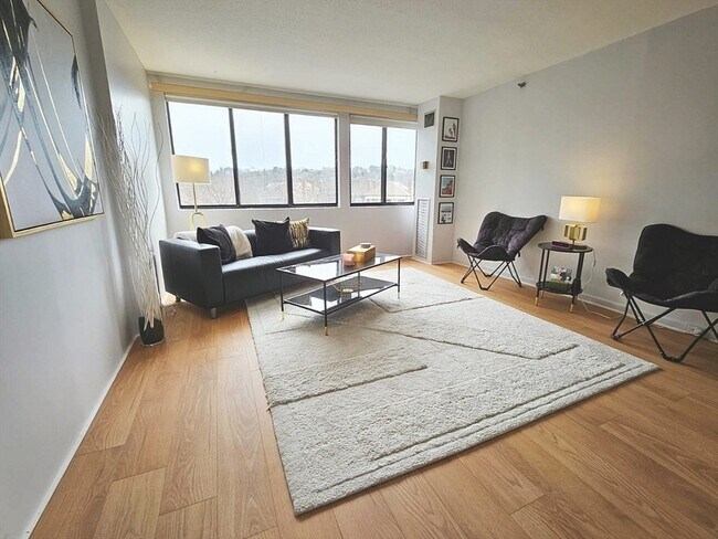 Foto del edificio - 1731 Beacon St