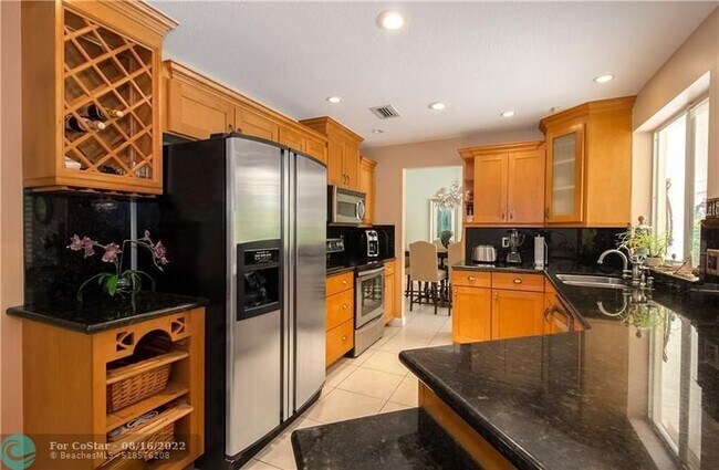 Building Photo - 15840 Sedgewyck Cir N
