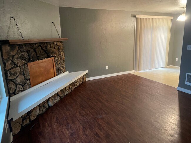 Foto del edificio - Pet Friendly 2 Bedroom in Lebanon!