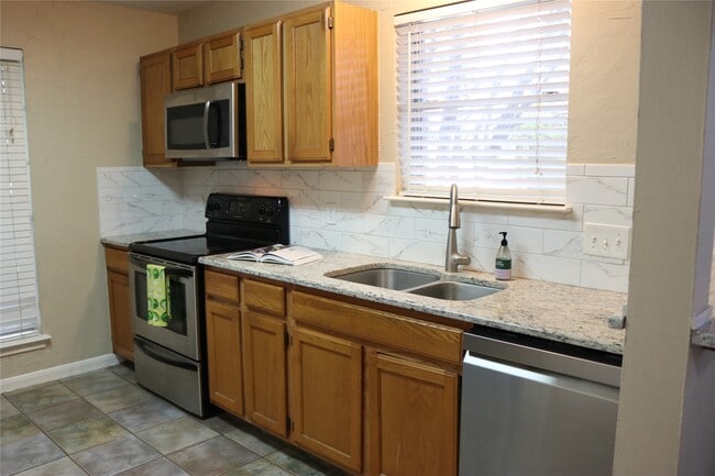 Foto del edificio - 10926 Waterview Cir