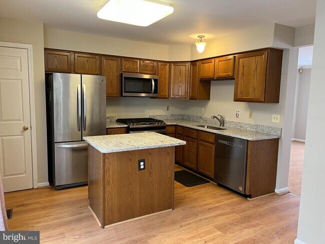 Building Photo - 2185 Shirlington Rd