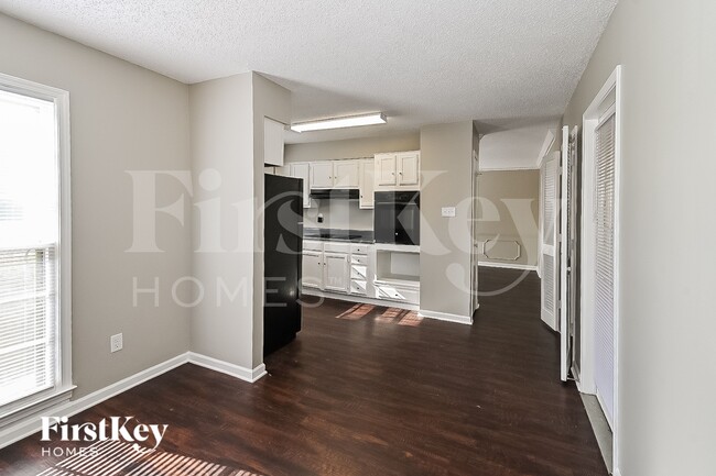 Building Photo - 6290 Ridge Manor Dr