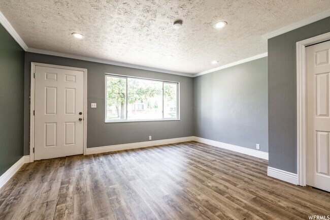 Building Photo - 477 N 400 E