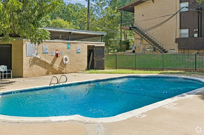 Piscina - Meadows Apartments