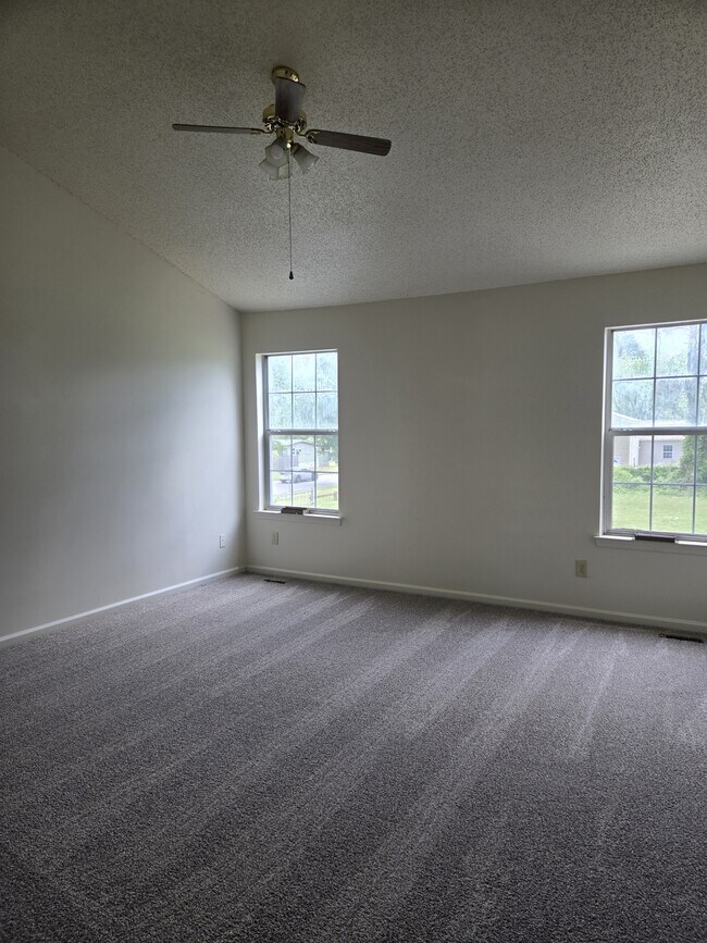 Foto del edificio - 843 Old Clubhouse Rd