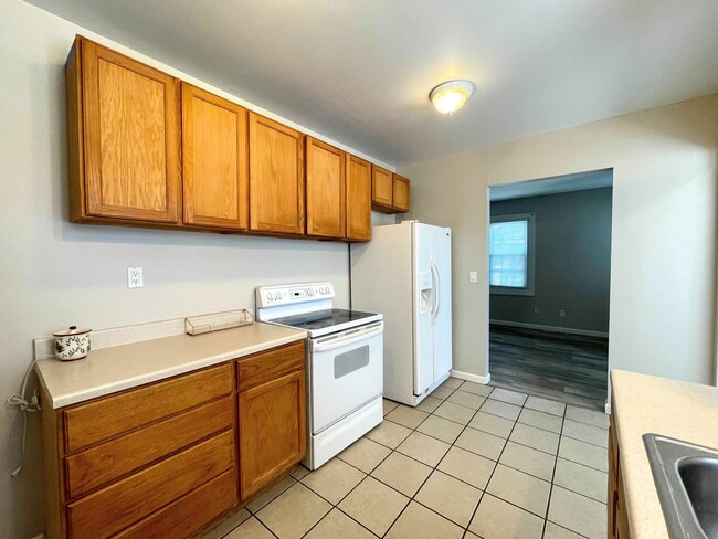 Building Photo - Nice 4 bedroom Home