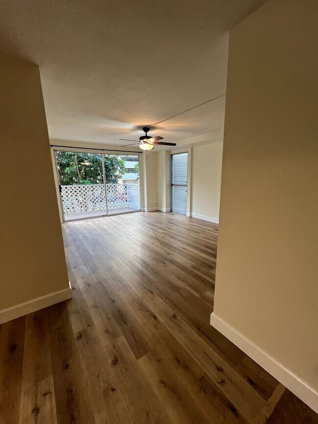 Foto del edificio - 1 bedroom, 1 bath, 1 parking in the heart of Waikiki!