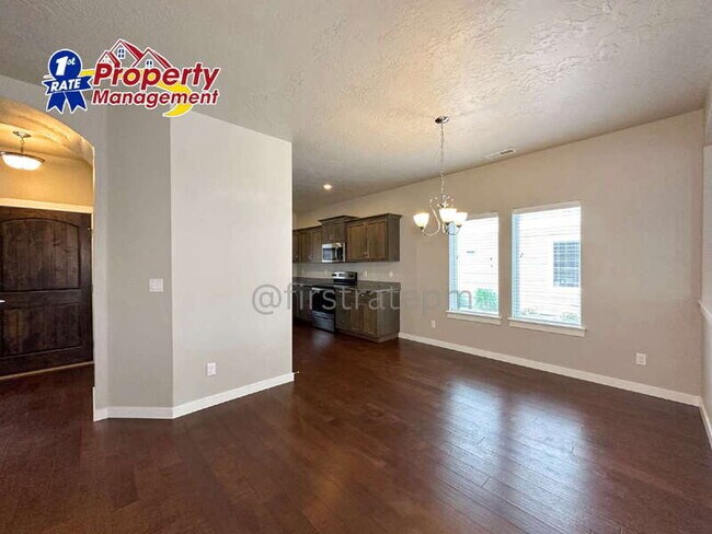 Foto del edificio - 348 E Idaho St