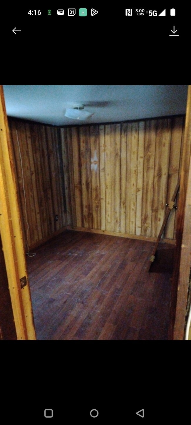 Building Photo - 4900 Parkview Dr