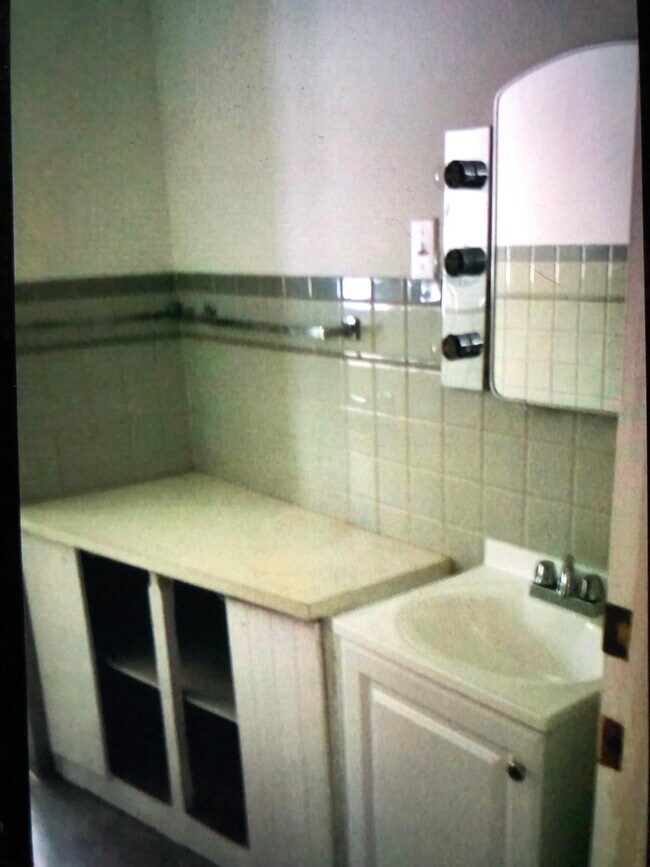 Foto del edificio - 1649 Kimberly St