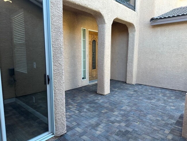 Building Photo - Exquisite 5-Bedroom Home Near Lone Mountain
