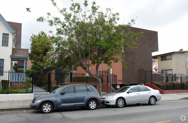 Foto del edificio - 254 S Hobart Blvd