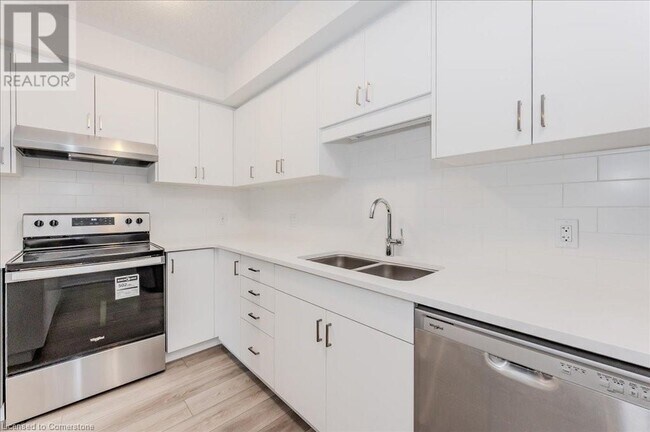 Building Photo - 32 REVERIE Wy