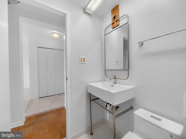 Foto del edificio - 6621 Wakefield Dr