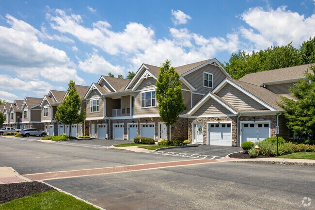 Foto del edificio - Woodmont Knolls