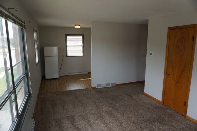 Living Room/Kitchen - 3957 N 92nd St